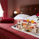 & Restaurant Le Relais D'aumale Hotel
