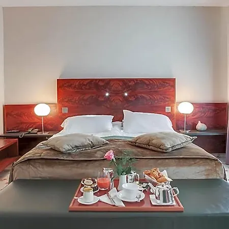 & Restaurant Le Relais D'aumale מלון