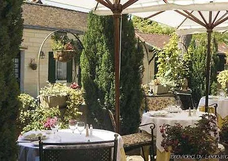 & Restaurant Le Relais D'aumale Hotell