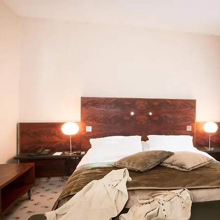 Hotel & Restaurant Le Relais D'aumale 3*