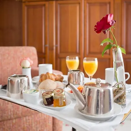 & Restaurant Le Relais D'aumale 3*