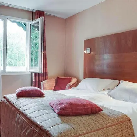 & Restaurant Le Relais D'aumale Hotel Orry-La-Ville