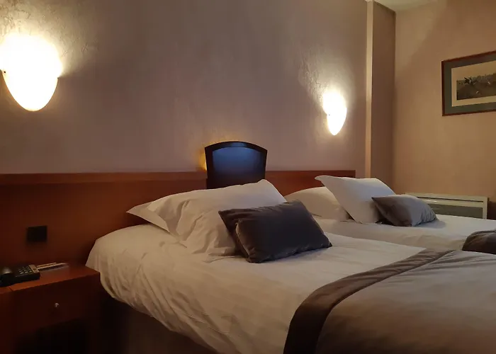 & Restaurant Le Relais D'aumale Hotel Orry-La-Ville