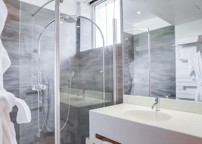 & Restaurant Le Relais D'aumale Hotel 3*