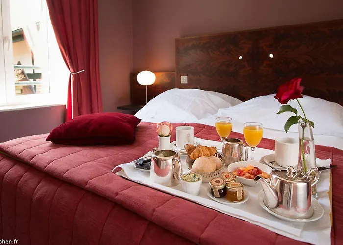 & Restaurant Le Relais D'aumale Hotel