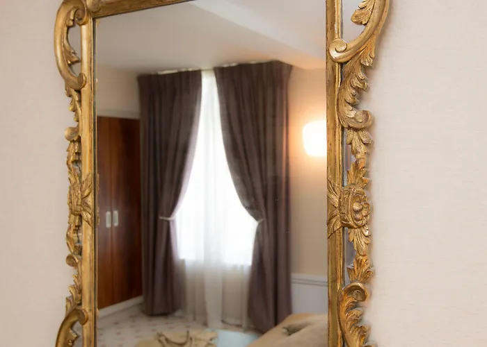 & Restaurant Le Relais D'aumale Hotel