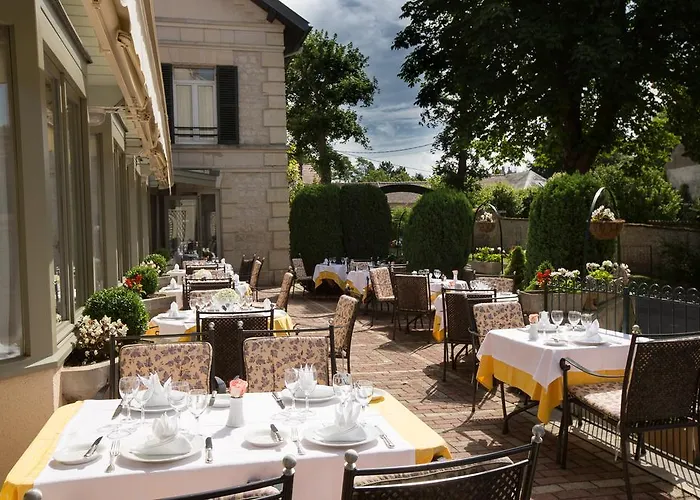 & Restaurant Le Relais D'aumale 3*